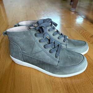 Vionic Shawna Ankle Boots Sneakers Shoes Olive Green Suede Side Zip Womens Sz 8